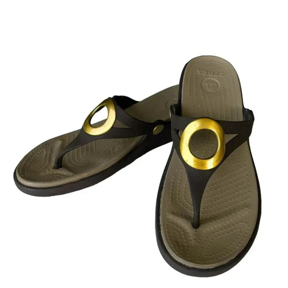 CROCS Women's Sanrah Metallic O-ring Wedge Thong Sandals Espresso Gold Size 10 - Picture 1 of 9